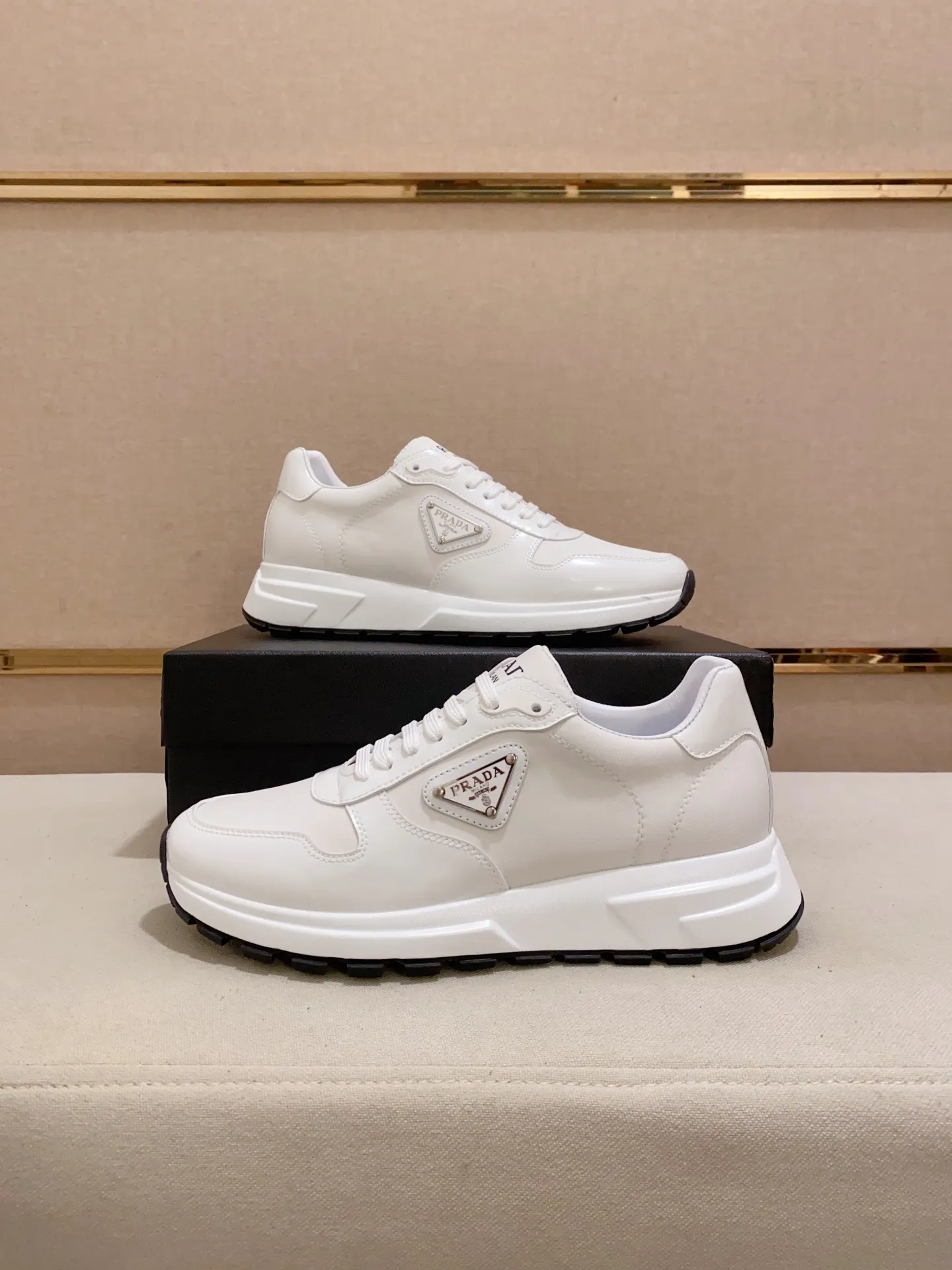 Men's shoes 💰: 480💰 [Prada～Prada] Trendy new styles are on the market. Same style as the official website. Counter quality. Original matching. [Strong] [Strong] Selected first-layer cowhide fabric. Comfortable and breathable sheepskin lining, fine workmanship, upper layer made of 100% pure cowhide, original last shape, comfortable on the feet, shoe sizes 38 to 44